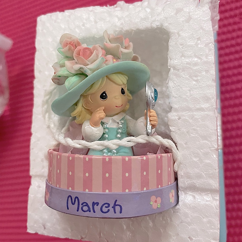 2004 Precious Moments Hatta Girl March Avon Figurine RARE vintage y2k